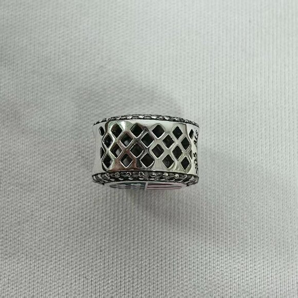 Pandora USA Exclusive U.S. Flag Stars & Stripes Button Charm, S925 Silver - Picture 3 of 4